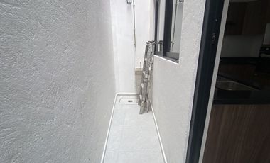 CASA EN VENTA, LOMAS BOULEVARES, REMODELADA ACABOS MINIMALISTA.