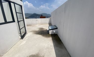 CASA EN VENTA, LOMAS BOULEVARES, REMODELADA ACABOS MINIMALISTA.