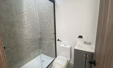 CASA EN VENTA, LOMAS BOULEVARES, REMODELADA ACABOS MINIMALISTA.