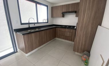 CASA EN VENTA, LOMAS BOULEVARES, REMODELADA ACABOS MINIMALISTA.