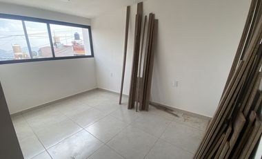 CASA EN VENTA, LOMAS BOULEVARES, REMODELADA ACABOS MINIMALISTA.