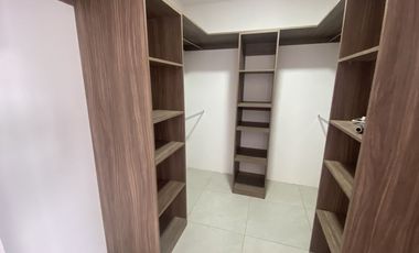 CASA EN VENTA, LOMAS BOULEVARES, REMODELADA ACABOS MINIMALISTA.