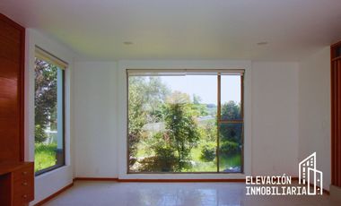 Residencia en Venta  en La Estadía, Zona Esmeralda con gran jardín