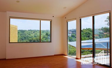 Residencia en Venta  en La Estadía, Zona Esmeralda con gran jardín