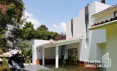 Residencia en Venta  en La Estadía, Zona Esmeralda con gran jardín