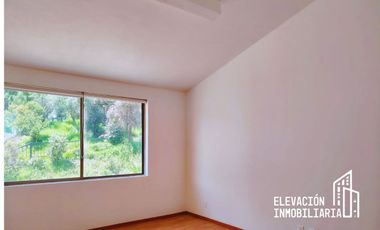 Residencia en Venta  en La Estadía, Zona Esmeralda con gran jardín