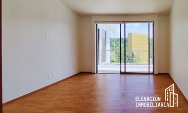 Residencia en Venta  en La Estadía, Zona Esmeralda con gran jardín