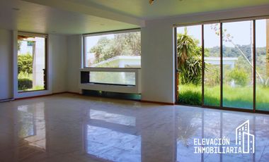 Residencia en Venta  en La Estadía, Zona Esmeralda con gran jardín