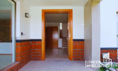 Residencia en Venta  en La Estadía, Zona Esmeralda con gran jardín
