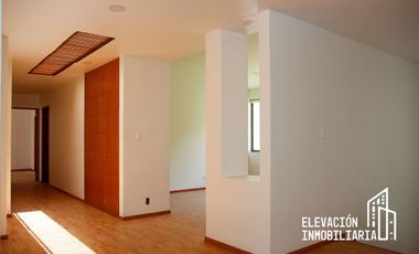 Residencia en Venta  en La Estadía, Zona Esmeralda con gran jardín