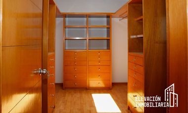 Residencia en Venta  en La Estadía, Zona Esmeralda con gran jardín