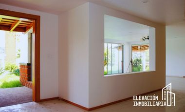 Residencia en Venta  en La Estadía, Zona Esmeralda con gran jardín