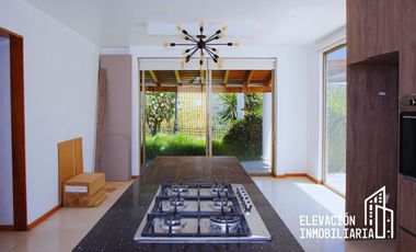 Residencia en Venta  en La Estadía, Zona Esmeralda con gran jardín