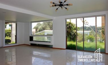Residencia en Venta  en La Estadía, Zona Esmeralda con gran jardín