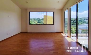 Residencia en Venta  en La Estadía, Zona Esmeralda con gran jardín