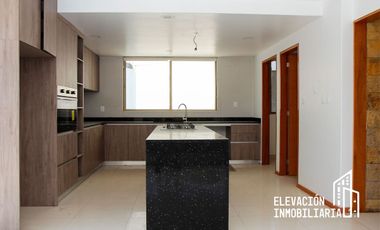 Residencia en Venta  en La Estadía, Zona Esmeralda con gran jardín