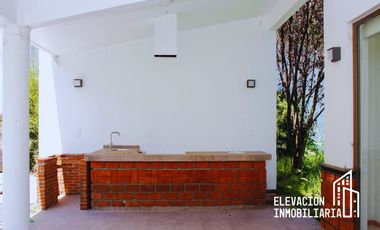 Residencia en Venta  en La Estadía, Zona Esmeralda con gran jardín