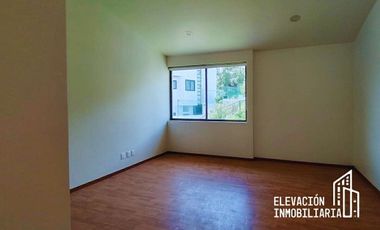 Residencia en Venta  en La Estadía, Zona Esmeralda con gran jardín