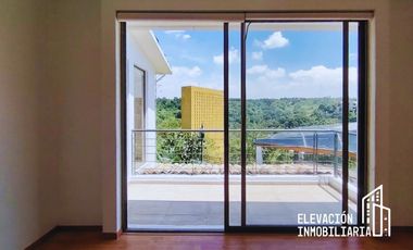 Residencia en Venta  en La Estadía, Zona Esmeralda con gran jardín
