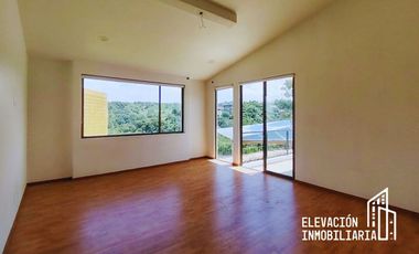 Residencia en Venta  en La Estadía, Zona Esmeralda con gran jardín