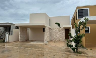 CASA RECIEN CONSTRUIDA EN PRIVADA A LA VENTA