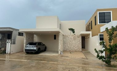 CASA RECIEN CONSTRUIDA EN PRIVADA A LA VENTA