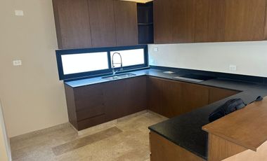 CASA RECIEN CONSTRUIDA EN PRIVADA A LA VENTA