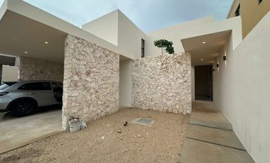 CASA RECIEN CONSTRUIDA EN PRIVADA A LA VENTA