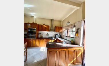 Casa  en Venta Haedo / Moron (B134 413)