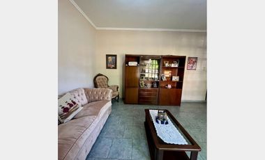 Casa  en Venta Haedo / Moron (B134 413)