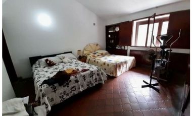 Casa esquinera de dos pisos en venta - Barrio Mirriñao Palmira Valle