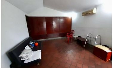 Casa esquinera de dos pisos en venta - Barrio Mirriñao Palmira Valle