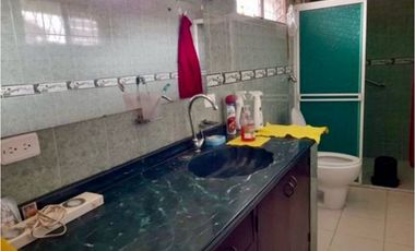 Casa esquinera de dos pisos en venta - Barrio Mirriñao Palmira Valle