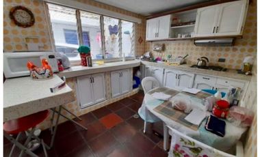 Casa esquinera de dos pisos en venta - Barrio Mirriñao Palmira Valle