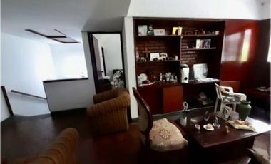Casa esquinera de dos pisos en venta - Barrio Mirriñao Palmira Valle
