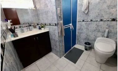 Casa esquinera de dos pisos en venta - Barrio Mirriñao Palmira Valle