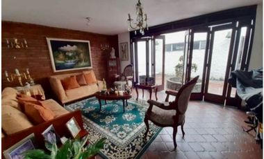 Casa esquinera de dos pisos en venta - Barrio Mirriñao Palmira Valle