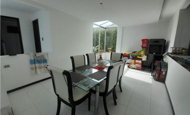 CASA CON PISCINA PRIVADA Y JACUZZI SAN MARCOS POBLADO RICAURTE CUND