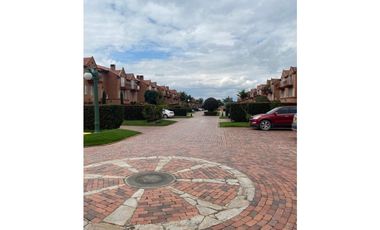 VENTA CASA EN CONJUNTO CON CLUB HOUSE , CHIA