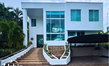 Espectacular Casa Campestre con Salón de Juegos en Verdesol, Melgar