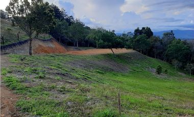 Venta de Lote en Unidad Cerrada Capiro Alto