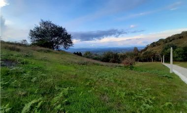 Venta de Lote en Unidad Cerrada Capiro Alto