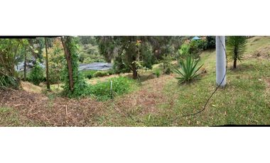 LOTE EN MAMPUESTO DE 2.494 M2 CON LICENCIA DE CONSTRUCCIÒN