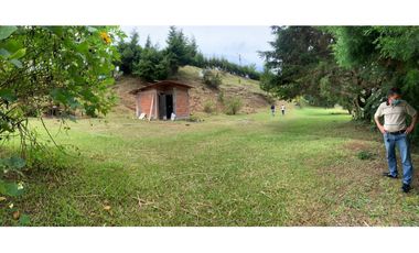 LOTE EN MAMPUESTO DE 2.494 M2 CON LICENCIA DE CONSTRUCCIÒN