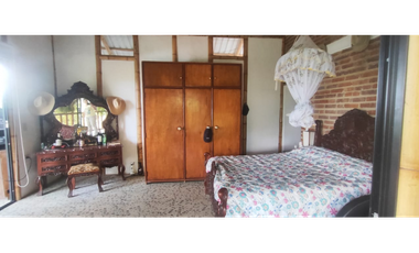 En venta casalote de 500 M2 en 380 mill en La Mesa Cund, COL