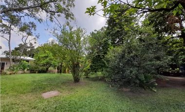 Se vende y / o permuta lote terreno de 9600m2 Barrio El Bosque Palmira