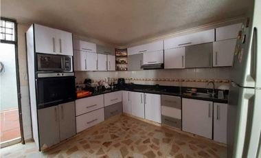 SE VENDE CASA BARRIO SAN CARLOS.