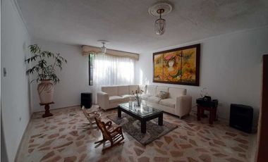 SE VENDE CASA BARRIO SAN CARLOS.