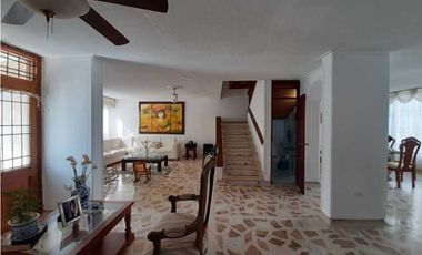 SE VENDE CASA BARRIO SAN CARLOS.