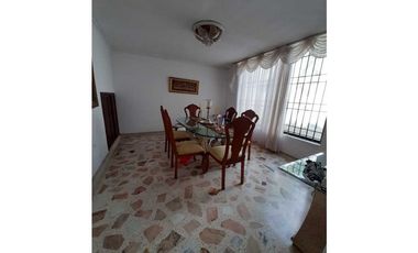 SE VENDE CASA BARRIO SAN CARLOS.